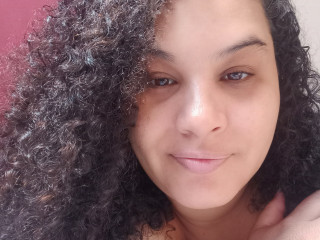 Susie - Ich bin eine alleinstehende Brasilianerin mit einem liebenswerten Lächeln und lockigem Haar. Ich liebe es zu reden und neue Kontakte zu knüpfen! Wenn dir mein Profil gefallen hat, schreib mir einfach!